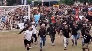 Tak Terima Keputusan Suporter Keroyok Wasit Tarkam di Purbalingga: Kejadian Menggemparkan